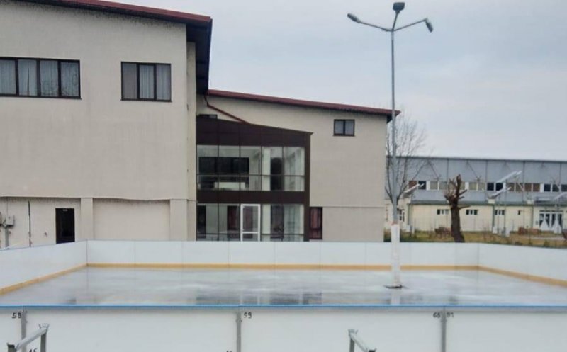 Se deschide patinoarul în aer liber din Dej
