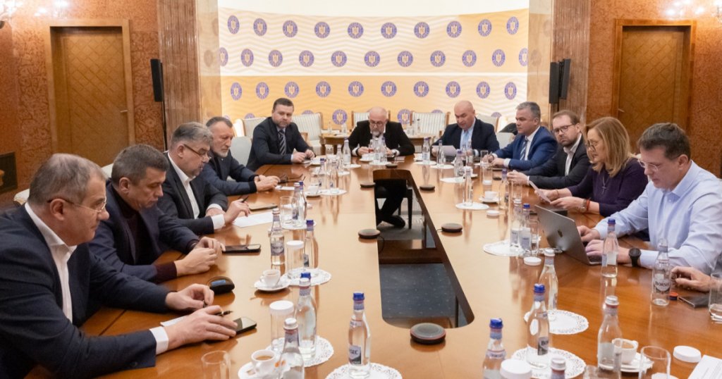 Cine este favoritul pentru funcția de premier în guvernarea PSD-PNL-USR-UDMR. Primele decizii luate în urma negocierilor