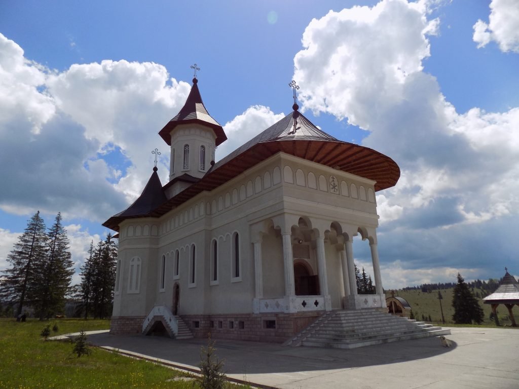 Furt la Mănăstirea Râșca Transilvană din Cluj. Hoții au luat mai multe obiecte prețioase