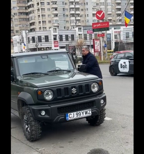 Alin Tișe și-a luat o nouă „jucărie”. Cum arată mașinuța numai bună să „fenteze” traficul aglomerat din Cluj