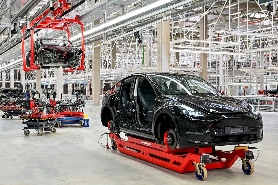 Inginerii și tehnicienii Neotronik din Cluj contribuie la producția în Europa a noilor modele Tesla