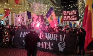 CINSTE LOR: 35 de ani de la Revoluție / „Libertate”, „Jos comuniştii”, „Păcat, păcat, de sângele vărsat” au strigat timişorenii luni seara