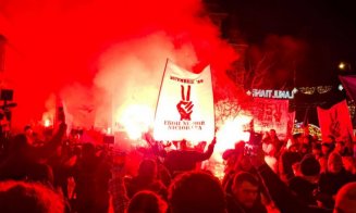 CINSTE LOR: 35 de ani de la Revoluție / „Libertate”, „Jos comuniştii”, „Păcat, păcat, de sângele vărsat” au strigat timişorenii luni seara