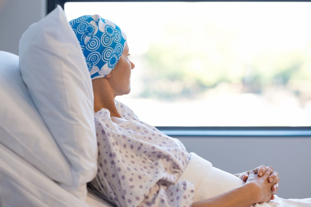 Cercetători: Inteligența artificială poate detecta cel mai timpuriu semn de cancer într-un test de sânge