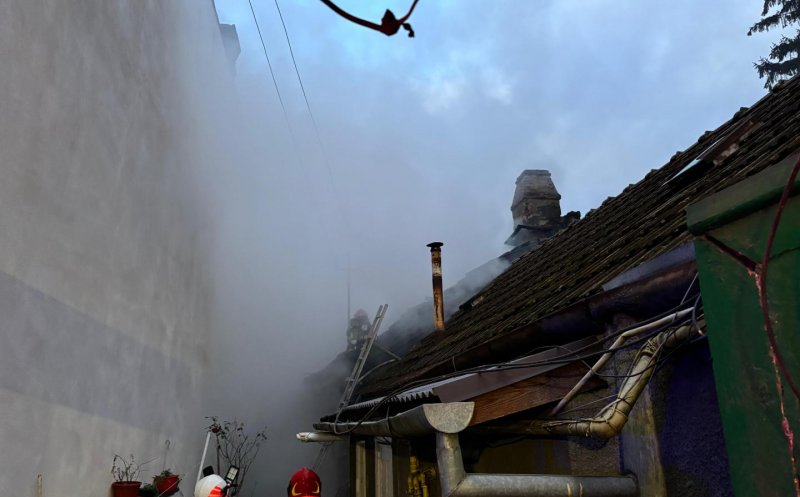 Cum s-a produs incendiul devastator din Cluj-Napoca în urma căruia o femeie a murit. Ce spun polițiștii