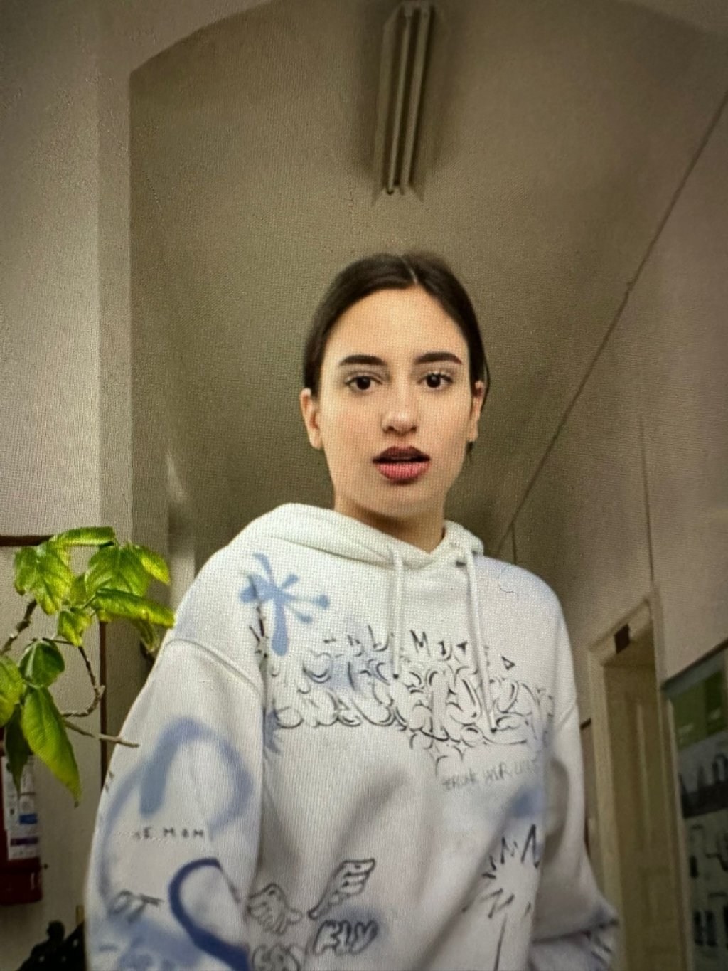 Minoră de 13 ani DISPĂRUTĂ de acasă. Apelați la 112 dacă AȚI VĂZUT-O