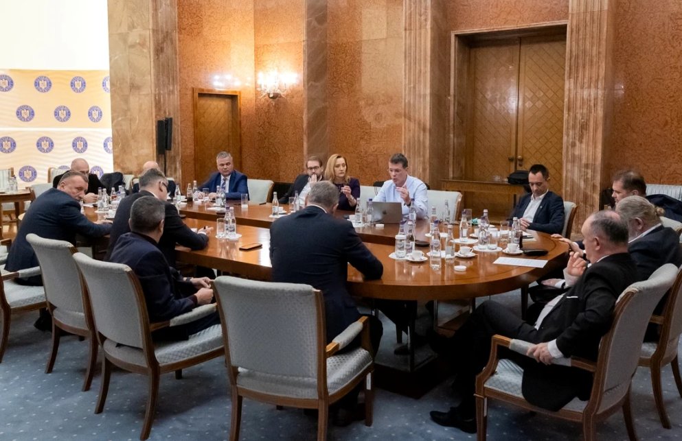 Detalii din culisele noii coaliții de guvernare: Bolojan nu intră în Guvern / Pe ce funcție se „bat” Ciolacu și Grindeanu