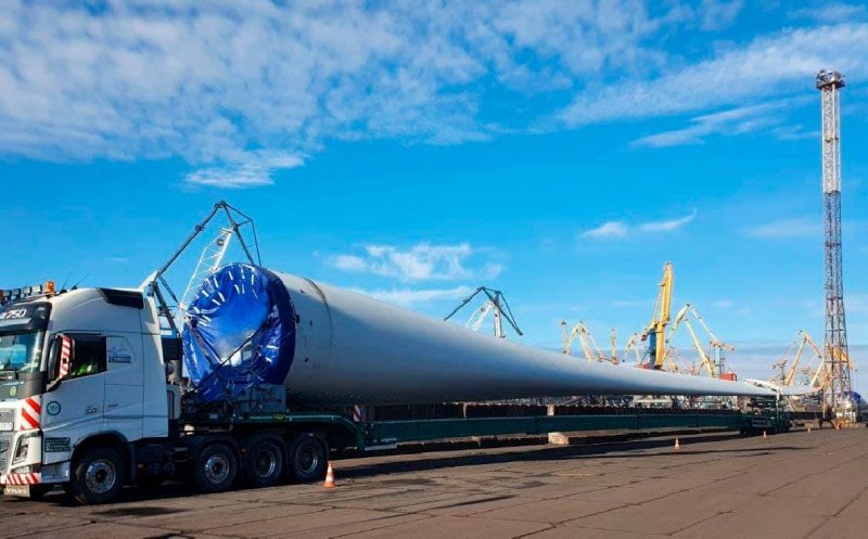 Atenție, șoferi! 20 de transporturi agabaritice cu componente pentru eoliene vor tranzita Clujul