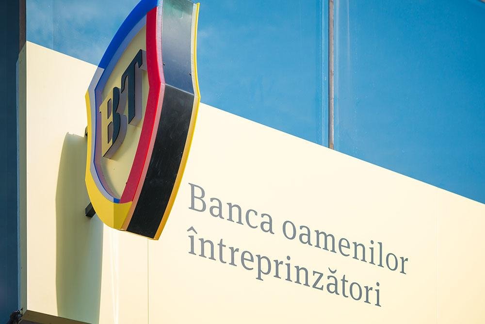 BT a emis peste 320.000 de carduri pentru clienții OTP Bank România