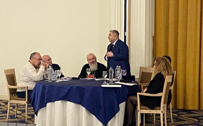 Alin Tișe a lansat un volum despre iubire / „Fluturele Dor și Floarea de Apă” - „o poveste frumoasă de dragoste”