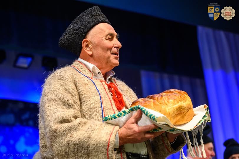 Alduirea colacului: Tradiție sacră de Crăciun în satele clujene