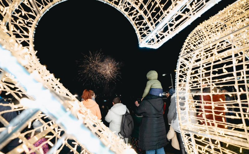 Sute de persoane au participat în Florești la cel mai mare spectacol de artificii din județul Cluj de Revelion