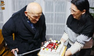 Un veteran de război din Turda, sărbătorit la împlinirea vârstei de 103 ani: "Ne reamintește valoarea devotamentului față de țară"