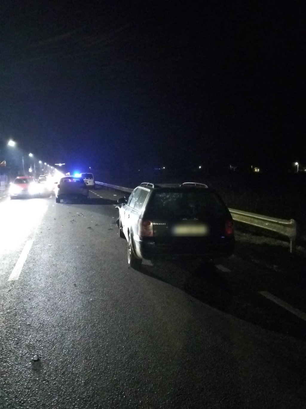 Accident cu trei mașini pe un drum din Cluj. O tânără de 20 de ani, transportată la spital