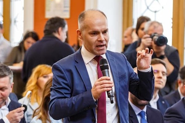 Daniel Funeriu vrea ca toţi băieţii români, între 18 şi 20 de ani, să facă două luni de pregătire militară în fiecare an / Opțional pentru fete