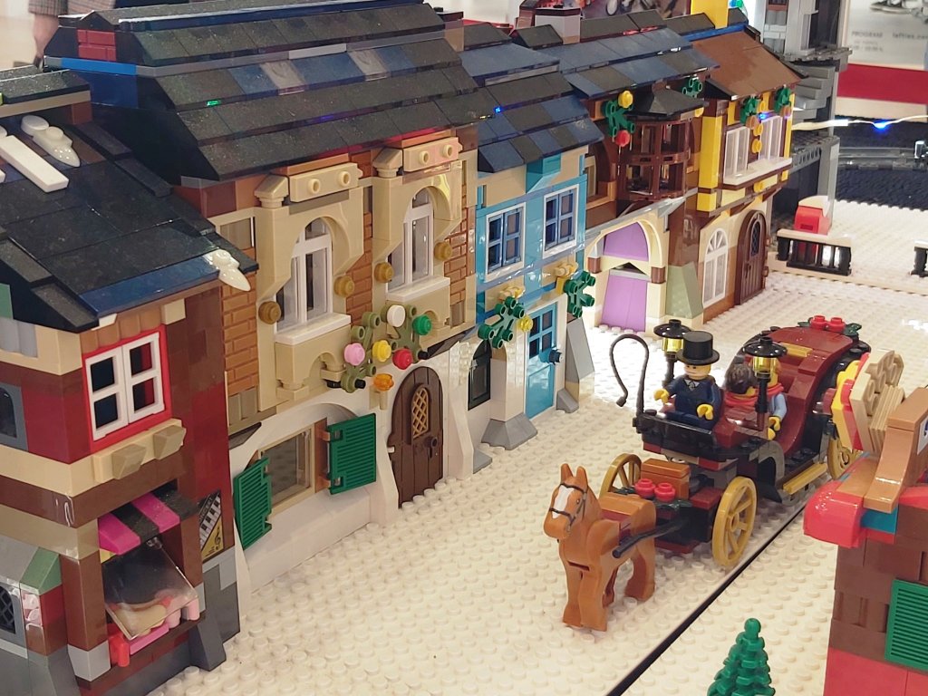 Una dintre cele mai populare expoziții LEGO revine la Cluj