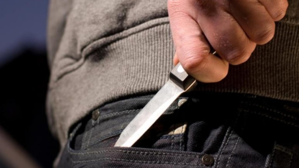 Incident GRAV într-o școală! Un elev de 14 ani a fost înjunghiat de un coleg de clasă. Copilul a fost operat de urgență