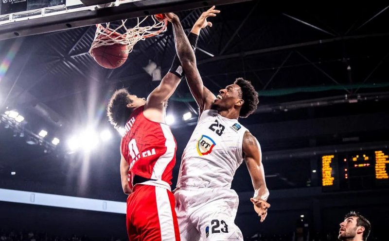 DeShawn Stephens a reușit una dintre fazele săptămânii în EuroCup