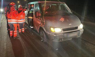 ACCIDENT GRAV între o autoutilitară și un autocamion / Victimă inconştientă extrasă dintre fiare