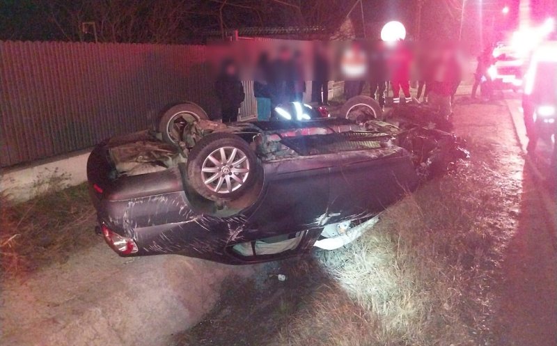 Accident grav pe un drum din Cluj: Trei victime după ce o mașină s-a răsturnat