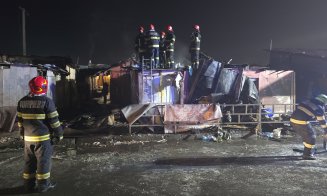 Incendiu puternic pe Calea Dezmirului: O baracă a luat FOC / Pompierii au intervenit de urgență