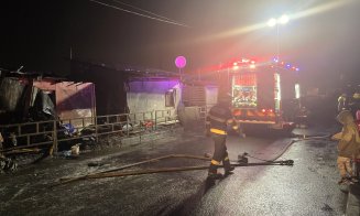 Incendiu puternic pe Calea Dezmirului: O baracă a luat FOC / Pompierii au intervenit de urgență