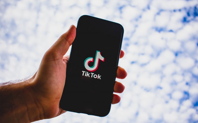 TikTok a devenit inaccesibil în SUA. Încercările de accesare afişează un mesaj care anunţă suspendarea activităţii