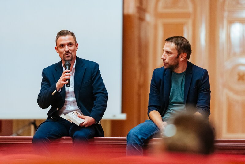 Lansare dublă de carte, la Cluj-Napoca. Autor: Andrei Țigănaș, profesor de dicție și oratorie, fost om de presă