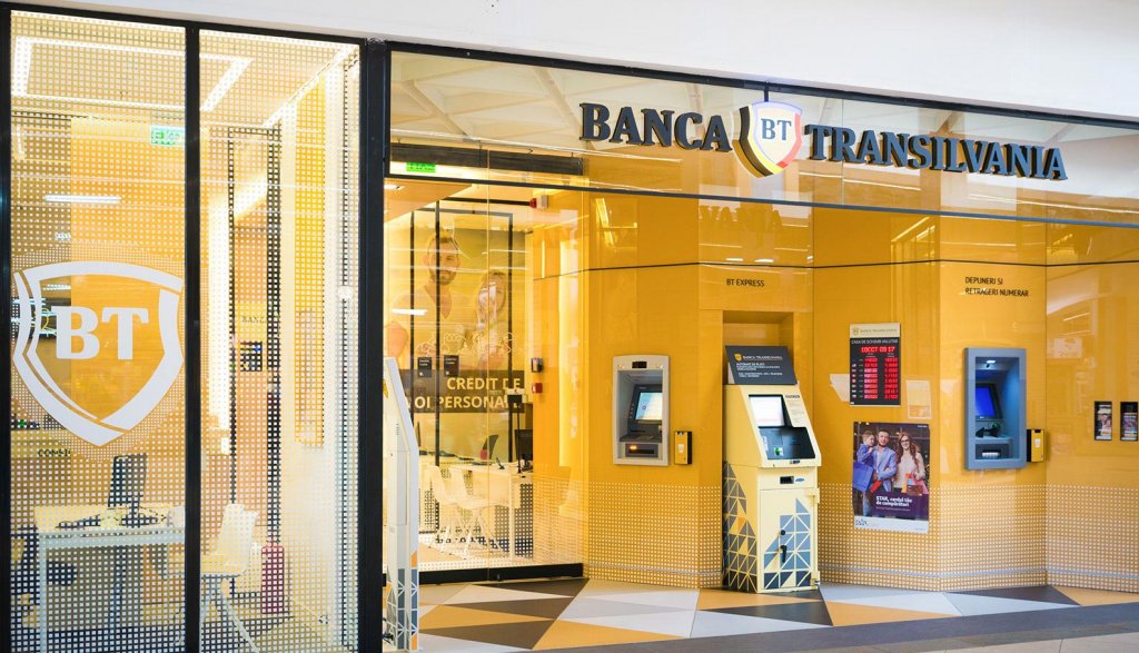 A început distribuirea cardurilor BT pentru clienții companii ai OTP Bank