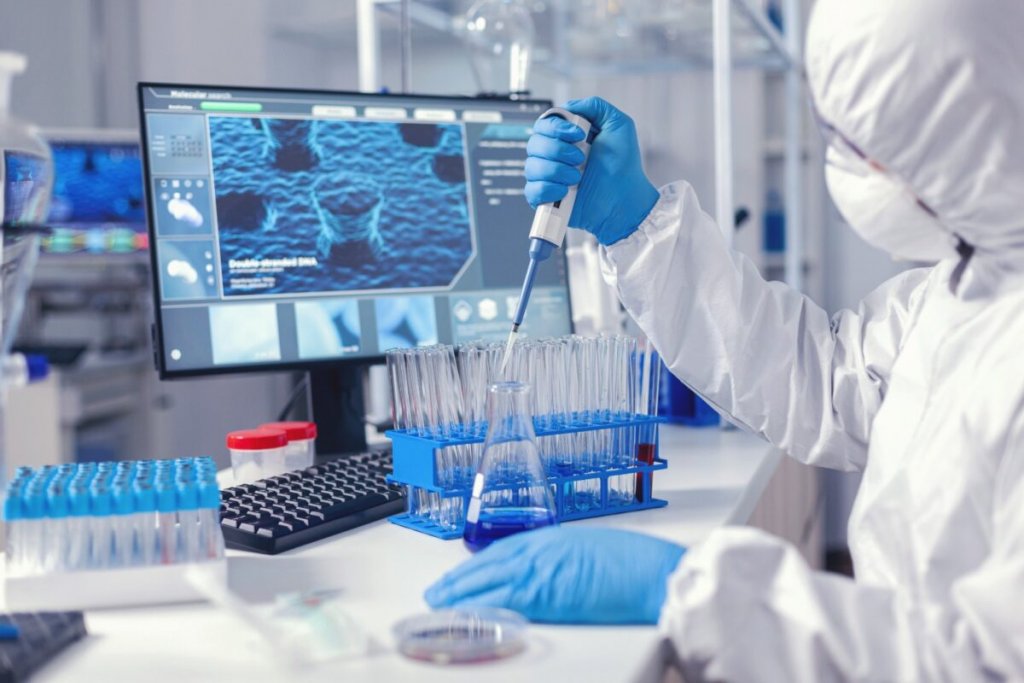UE vrea să interzică „substanțele chimice veșnice” în produsele de consum. Cancerul, printre bolile legate de PFAS