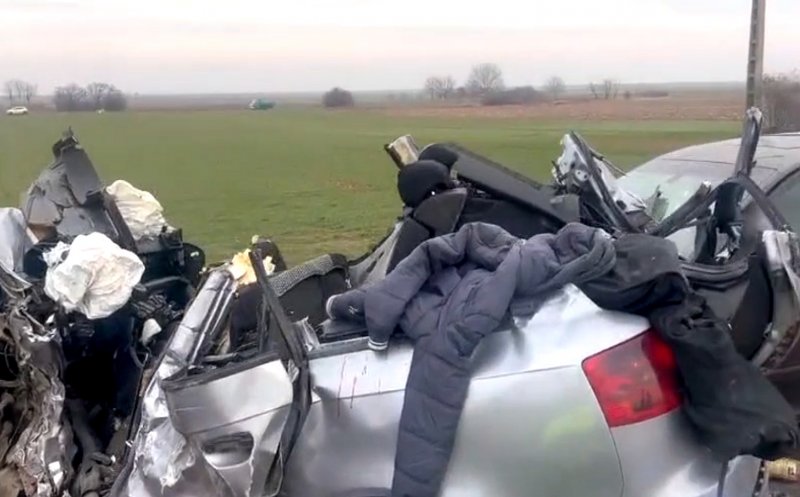 ACCIDENT cu 3 MORȚI provocat de o șoferiță de 19 ani care abia luase permisul / Impact între 2 autoturisme și un TIR