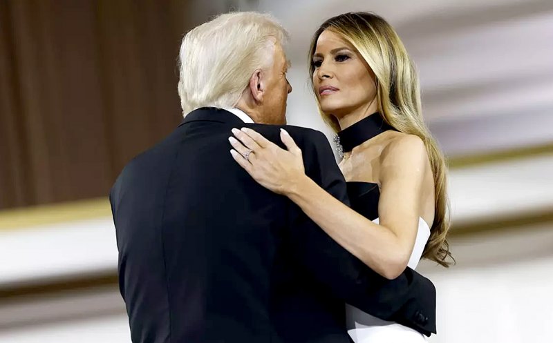 Melania Trump a impresionat cu rochia purtată la balul inaugural al președintelui
