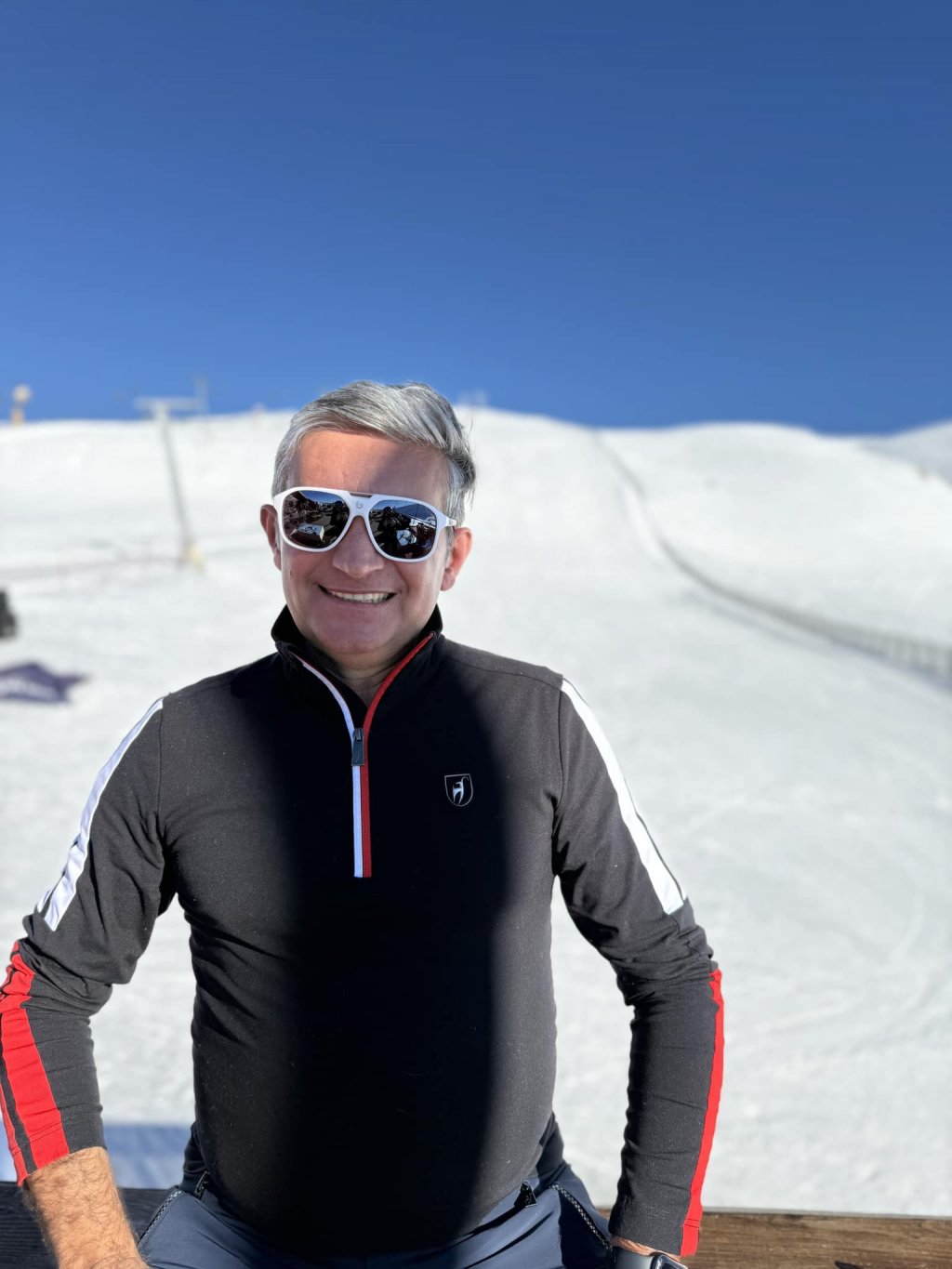 Primarul din Sinaia, reținut de DNA. Ar fi luat mită de la Nordis și și-ar fi cumpărat castel în Franța din șpăgi