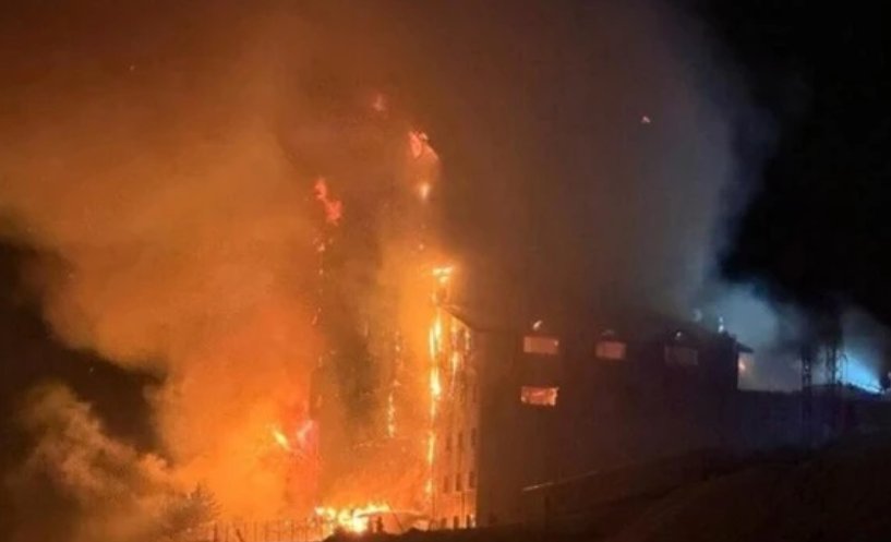 Incendiul de la hotelul din Turcia, unde 78 de oameni au ars de vii, s-a lăsat cu arestări: Sistemul de alarmă nu a funcționat și clădirea nu avea ieșiri de incendiu