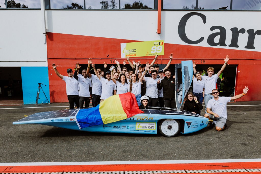 Mașina solară creată la Cluj-Napoca, prezentată la o competiție în Australia