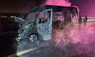 Incendiu pe autostradă între Câmpia Turzii și Turda. O autoutilitară s-a făcut scrum