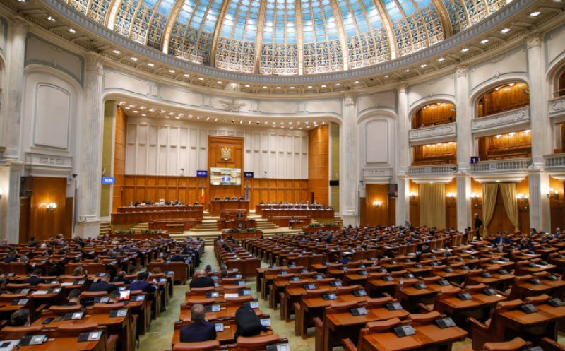 Liceenii și studenții se pot înscrie la „Parlamentul Tinerilor”. Timp de trei zile vor propune și vor dezbate proiecte de lege