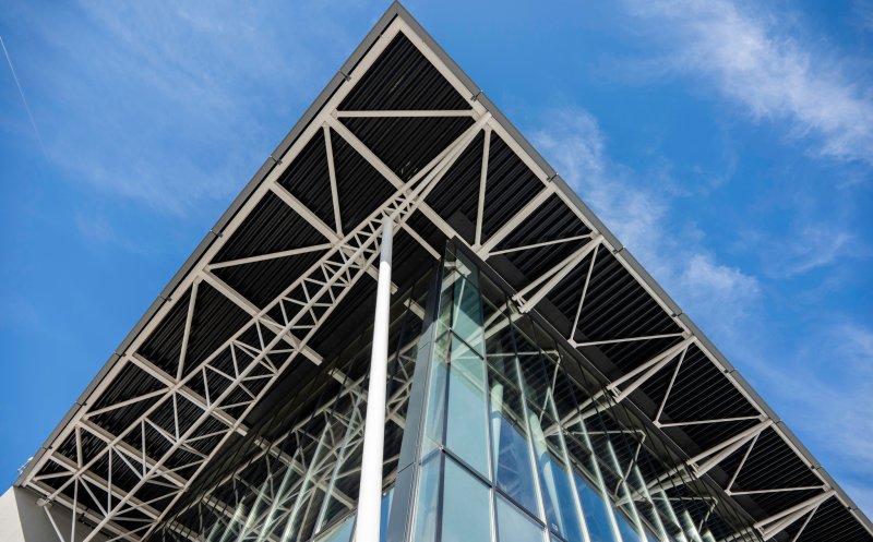 Terminal nou, pe 3 nivele, inaugurat la un aeroport din Transilvania cu o cursă spre Londra