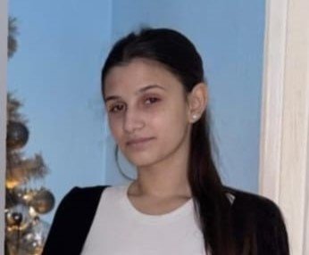 Tânără de 18 ani, dispărută fără urmă după ce a plecat cu avionul din Anglia spre Cluj. Familia și poliția cer ajutor