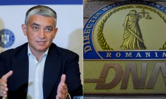 Saci de bani ridicați de DNA din casa primarului din Sinaia