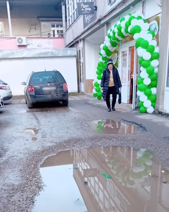 Inaugurare cu baloane în Mănăștur, printre GROPI și BĂLTOACE