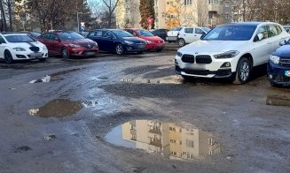 "Referitor la gropile din Mănăștur, noi adunăm bani și cumpărăm pietriș pentru a putea circula...”