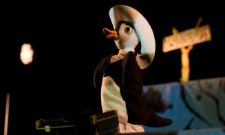 Îndrăgitul pinguin Apolodor revine pe scena Teatrului de Păpuși Puck