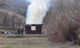 Victimă carbonizată în urma unui incendiu puternic în Stejeriș