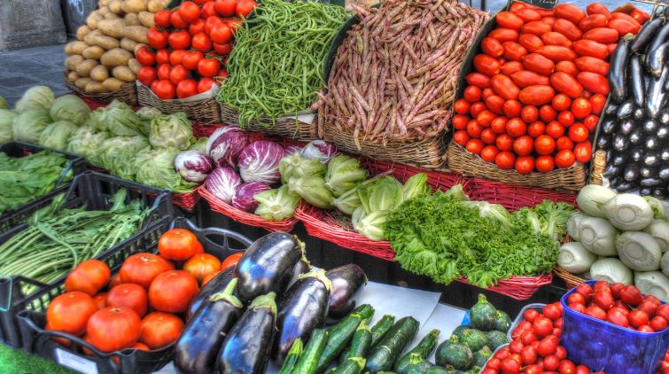 Cum stăm cu pesticidele din farfurie? Câte din cele peste 4.300 de probe analizate în 2024 au avut peste maxim