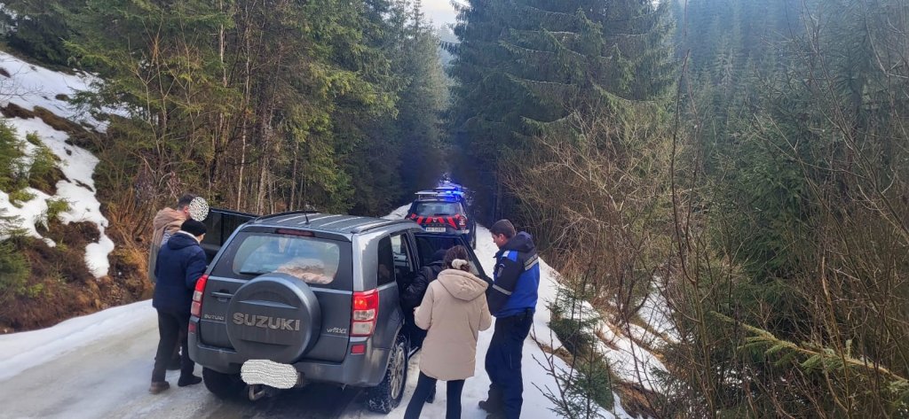 Acţiune de salvare în zona de munte a Clujului. 4 turiști blocați pe un drum forestier