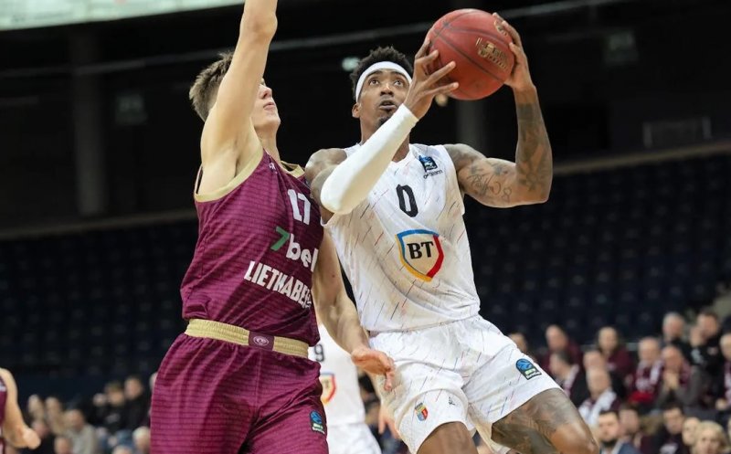 Adam Mokoka și Karel Guzman au reușit una dintre fazele săptămânii în EuroCup