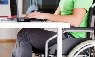 Ce obligații au firmele care angajează persoane cu dizabilități. Documentul trebuie transmis până la finalul lunii
