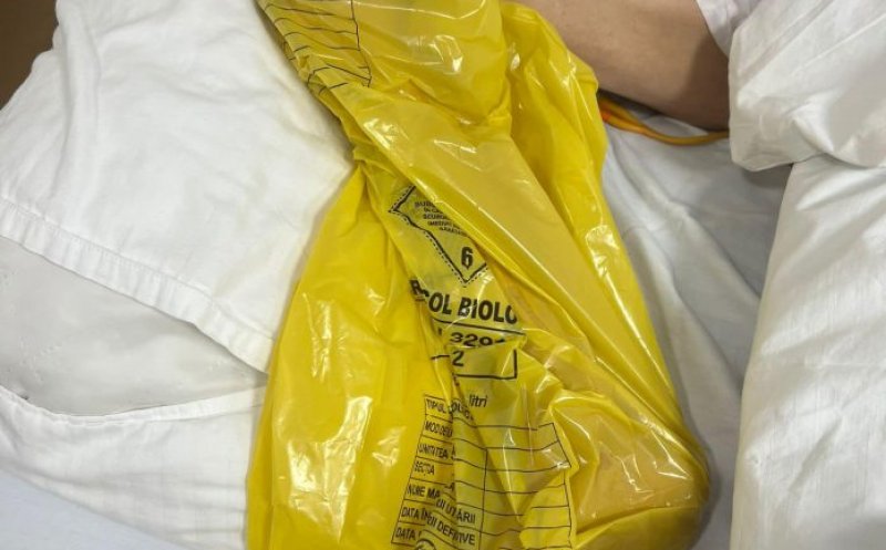 Pacient „tratat” la picior cu o pungă de gunoi la o secţie de infecţioase