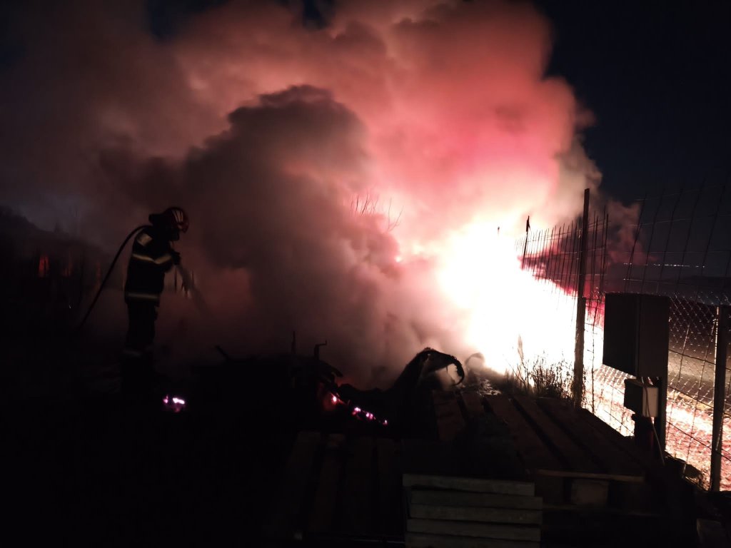 INCENDIU în Popești / De la ce a pornit focul